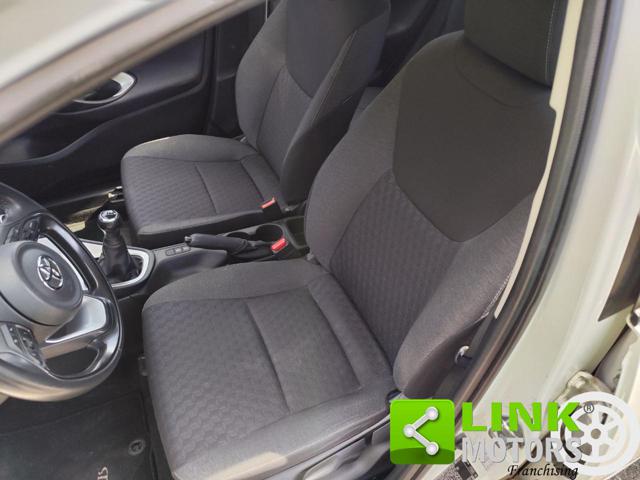 TOYOTA Yaris usata, con Autoradio