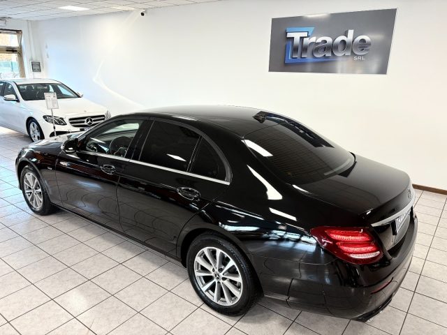 MERCEDES-BENZ E 200 usata, con Cerchi in lega