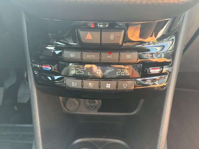 PEUGEOT 208 usata, con Autoradio