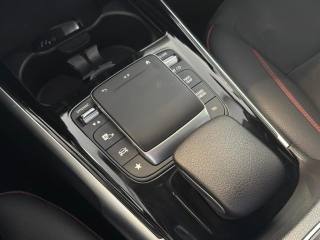 MERCEDES-BENZ GLB 200 usata, con Fari LED