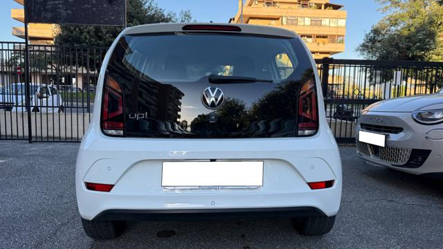 VOLKSWAGEN up! usata, con Luci diurne LED