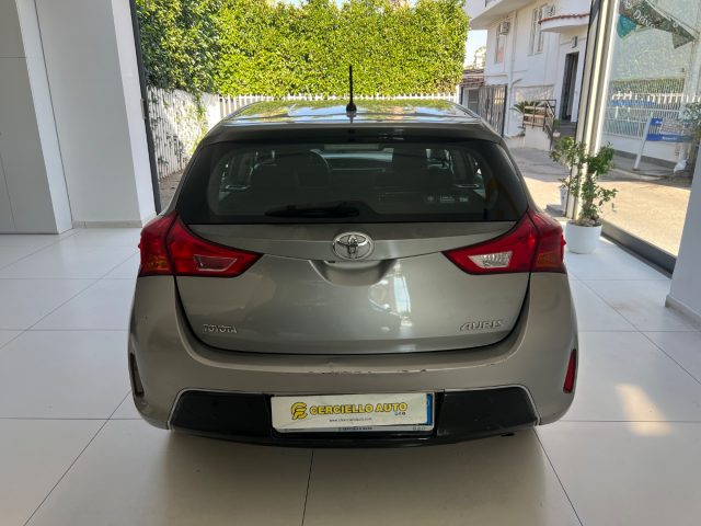 TOYOTA Auris usata 18