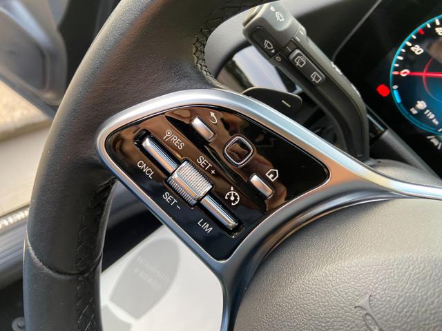 MERCEDES-BENZ GLA 200 usata, con Leve al volante