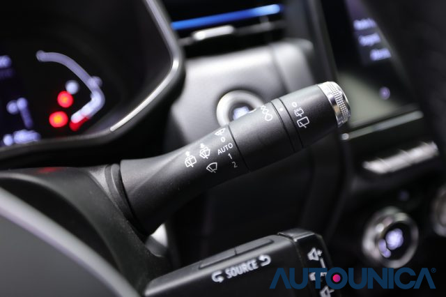 RENAULT Clio usata, con Fari LED