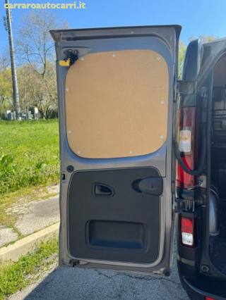 NISSAN NV300 usata, con Supporto lombare