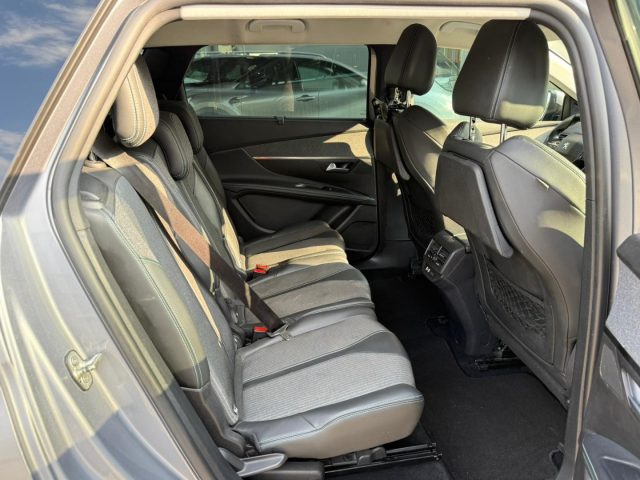 PEUGEOT 5008 usata, con Controllo automatico clima