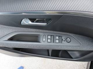 PEUGEOT 3008 usata, con Autoradio