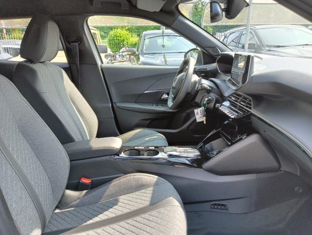 PEUGEOT 2008 usata, con Sistema di navigazione