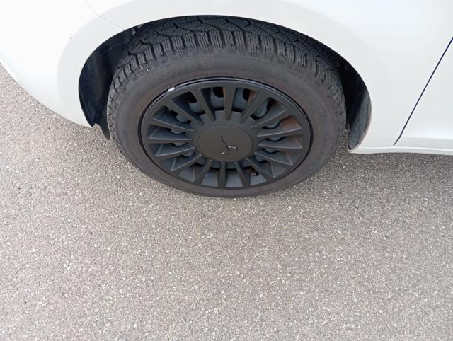 LANCIA Ypsilon usata, con USB