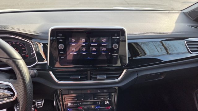VOLKSWAGEN T-Roc usata, con Volante in pelle
