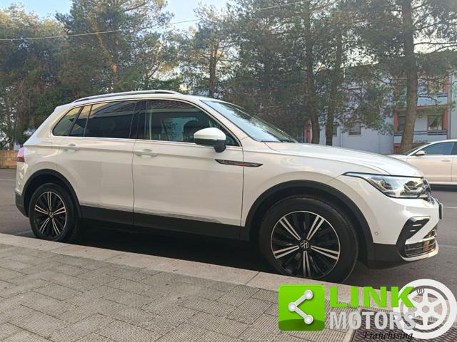 VOLKSWAGEN Tiguan usata, con USB