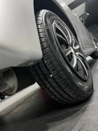 TOYOTA Yaris usata, con Volante in pelle