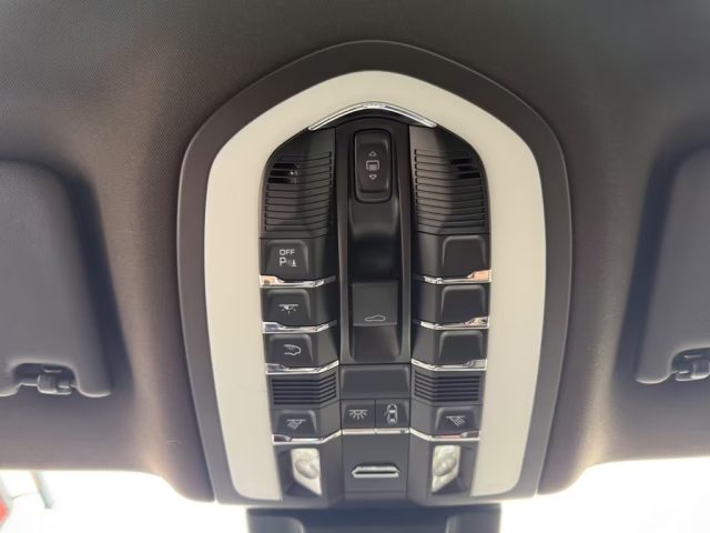 PORSCHE Macan usata, con Volante in pelle
