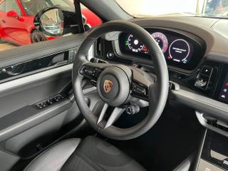 PORSCHE Cayenne usata, con Autoradio