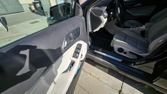 MERCEDES-BENZ GLA 200 usata, con Controllo automatico clima