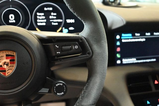 PORSCHE Taycan usata 133