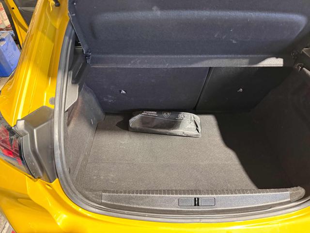 PEUGEOT 208 usata, con Volante in pelle