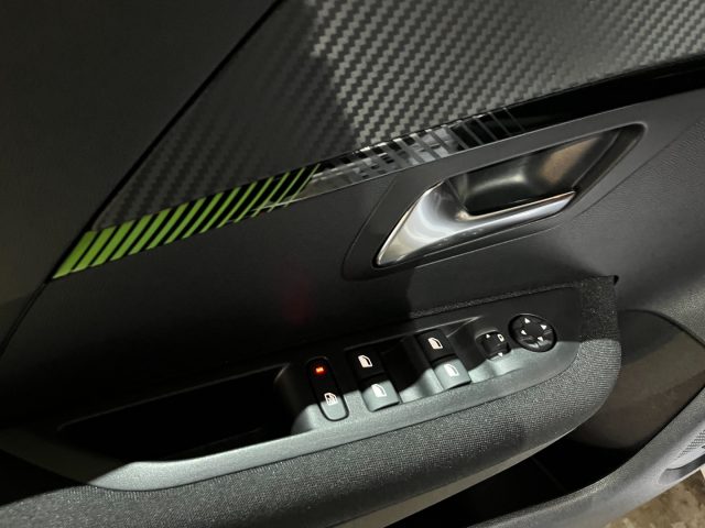 PEUGEOT 208 usata, con Volante in pelle