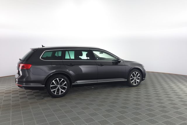 VOLKSWAGEN Passat usata 2