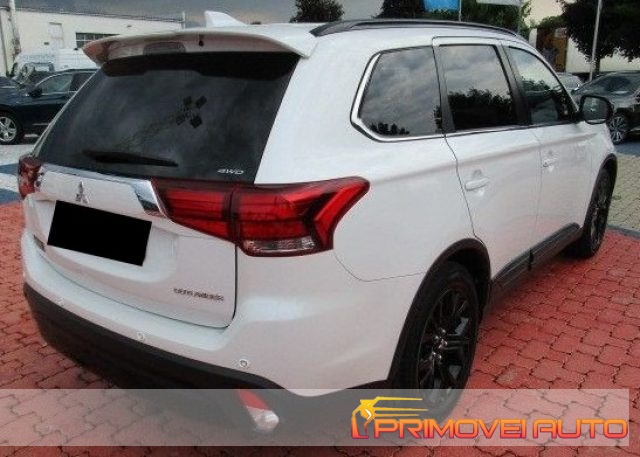 MITSUBISHI Outlander usata, con Autoradio