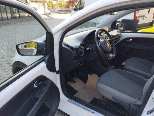 VOLKSWAGEN up! usata, con Autoradio