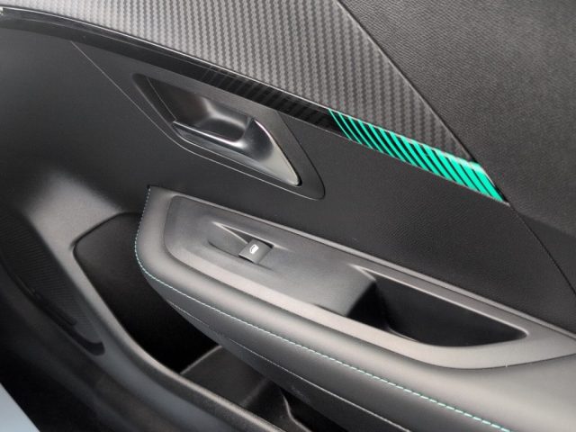 PEUGEOT 208 usata, con Volante multifunzione