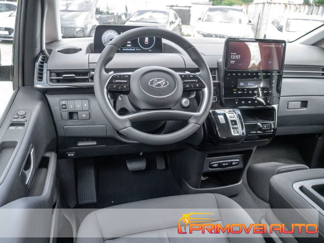 HYUNDAI Staria usata, con Airbag
