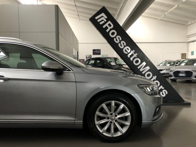 VOLKSWAGEN Passat Variant usata, con Fari LED