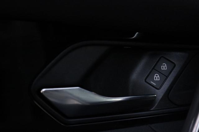 LAND ROVER Discovery Sport usata, con Fari Xenon