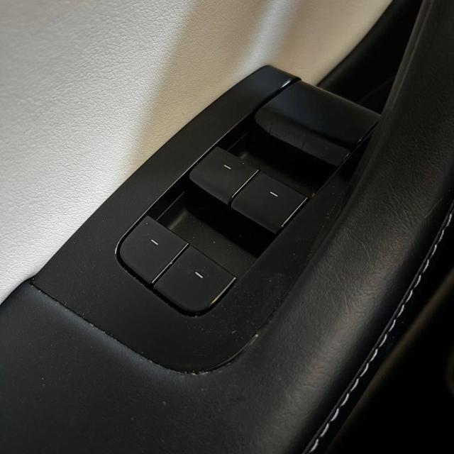 TESLA Model 3 usata, con Luci diurne LED