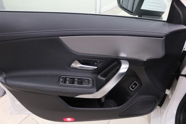 MERCEDES-BENZ CLA 200 usata, con Riconoscimento dei segnali stradali