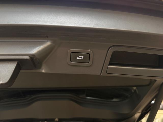 LAND ROVER Range Rover Velar usata, con USB