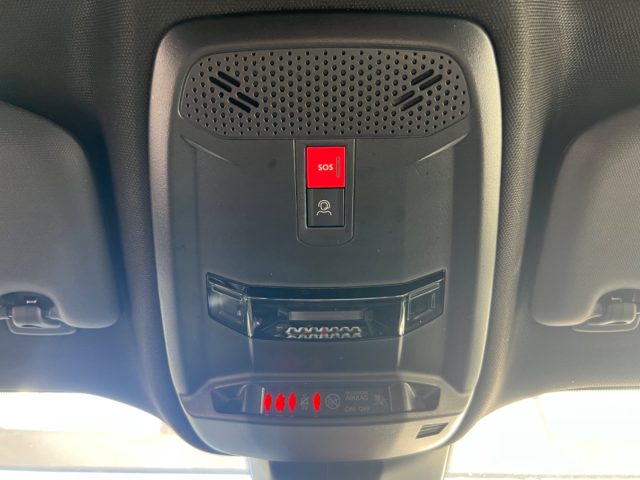 PEUGEOT 2008 usata, con Sensori di parcheggio anteriori