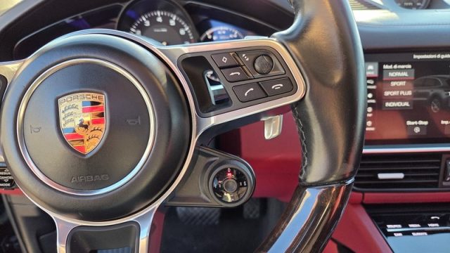 PORSCHE Cayenne usata, con Fari LED