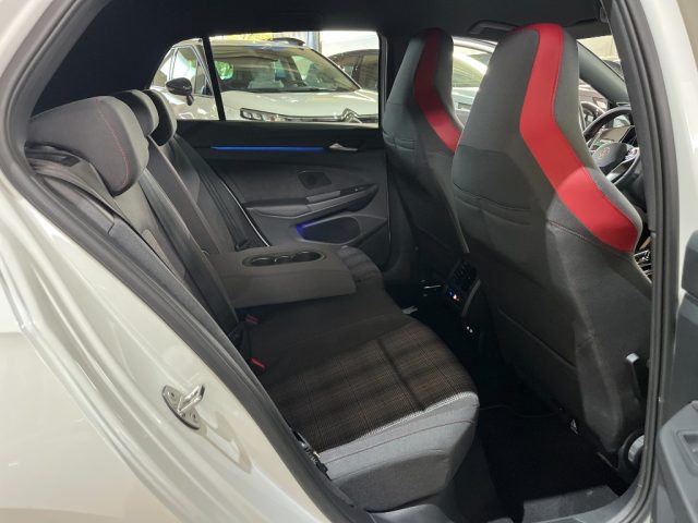 VOLKSWAGEN Golf usata, con USB