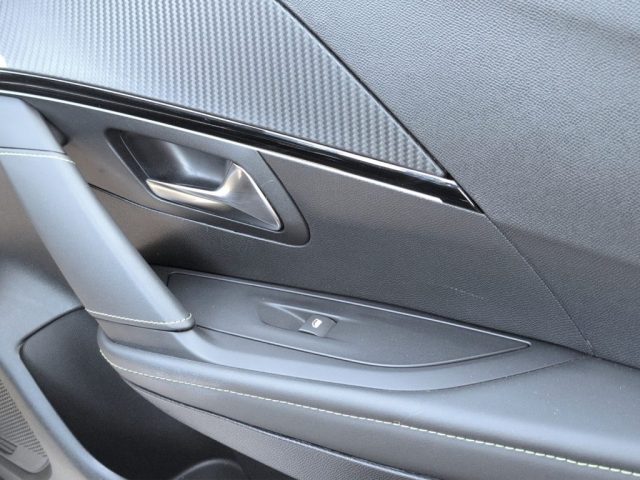 PEUGEOT 208 usata, con Autoradio digitale