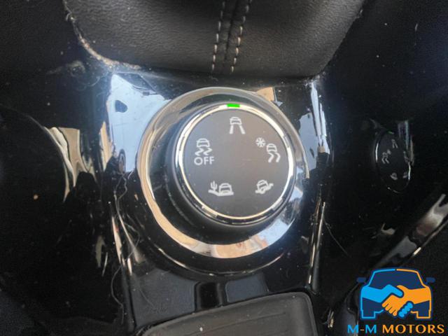 PEUGEOT 2008 usata, con Sistema di navigazione