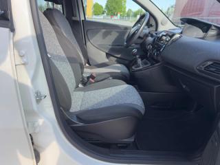 LANCIA Ypsilon usata, con USB