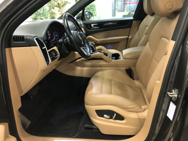 PORSCHE Cayenne usata, con Fari LED