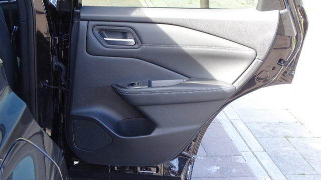 NISSAN Qashqai usata, con Specchietto retrovisore con funzione antiabbagliamento