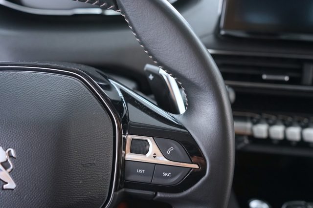 PEUGEOT 5008 usata, con Freno di stazionamento elettrico