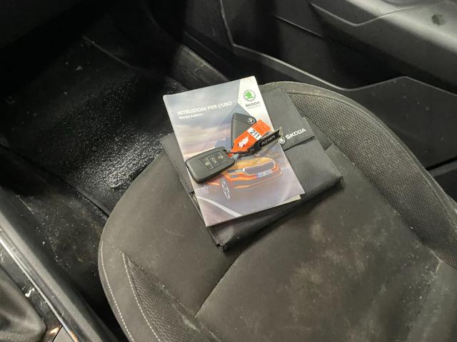 SKODA Karoq usata, con Sedile posteriore sdoppiato