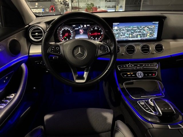 MERCEDES-BENZ E 220 usata, con Climatizzatore