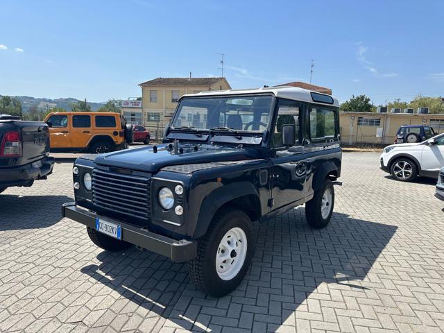 LAND ROVER Defender usata 2