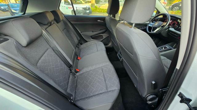 VOLKSWAGEN Golf usata, con USB