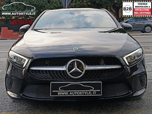 MERCEDES-BENZ A 180 usata, con Sedile posteriore sdoppiato