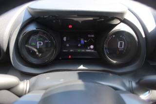 TOYOTA Yaris usata, con Fari LED