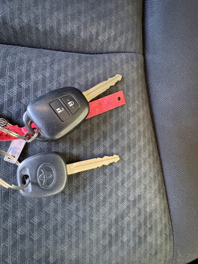 TOYOTA Verso-S usata, con Specchietti laterali elettrici