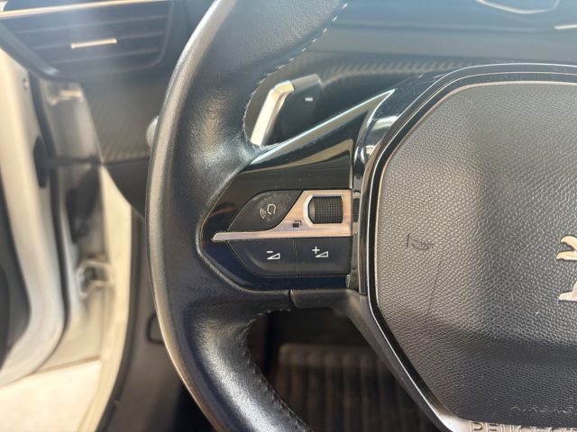 PEUGEOT 208 usata, con Sedile posteriore sdoppiato