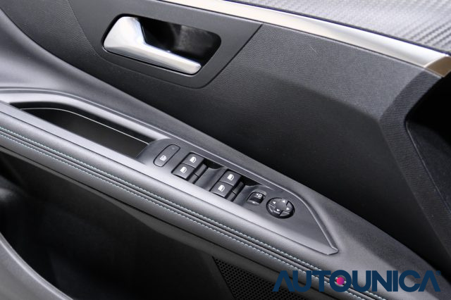 PEUGEOT 3008 usata, con Sensori di parcheggio anteriori
